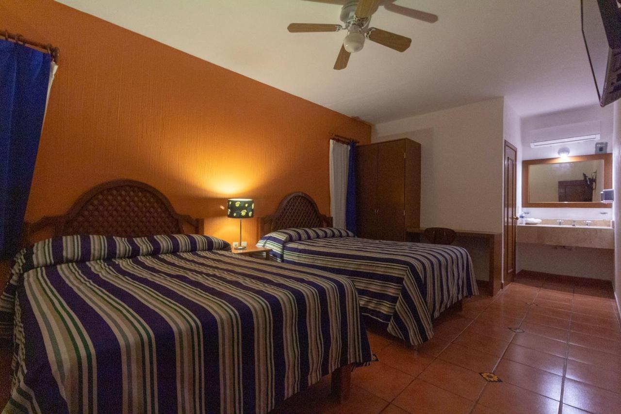 Hotel Degollado Екстер'єр фото