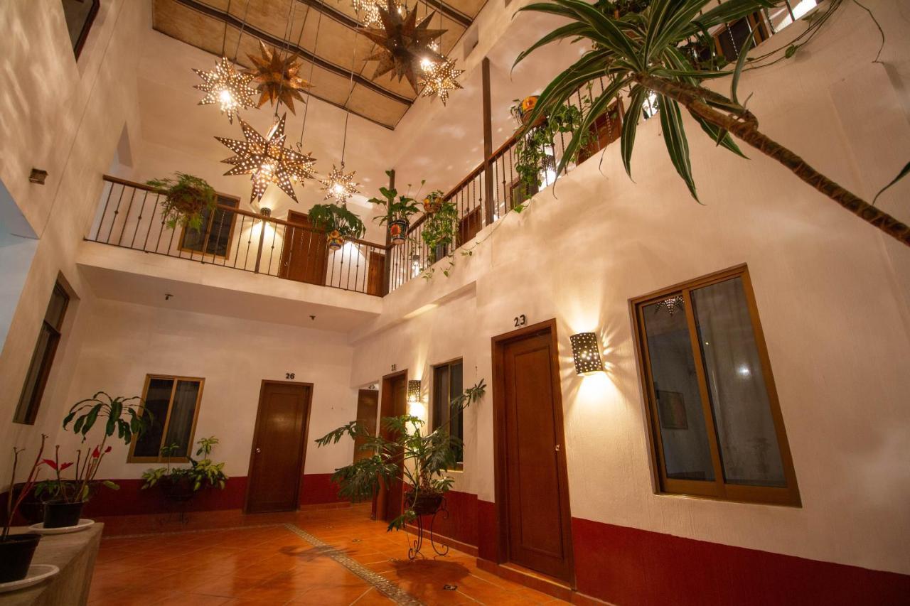 Hotel Degollado Екстер'єр фото