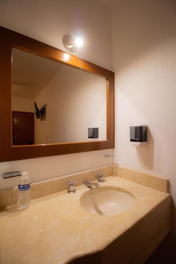 Hotel Degollado Екстер'єр фото
