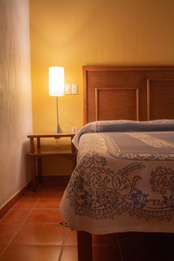 Hotel Degollado Екстер'єр фото